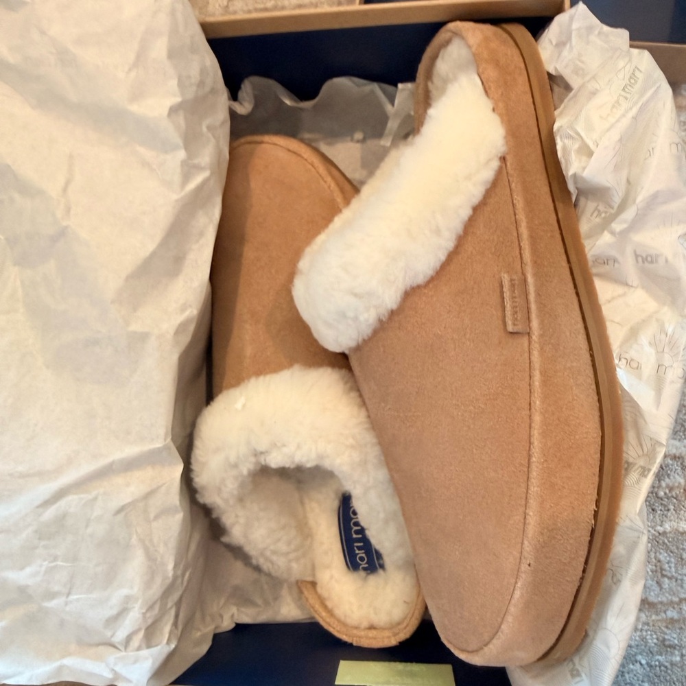 Women's Tan Slippers with White Lining